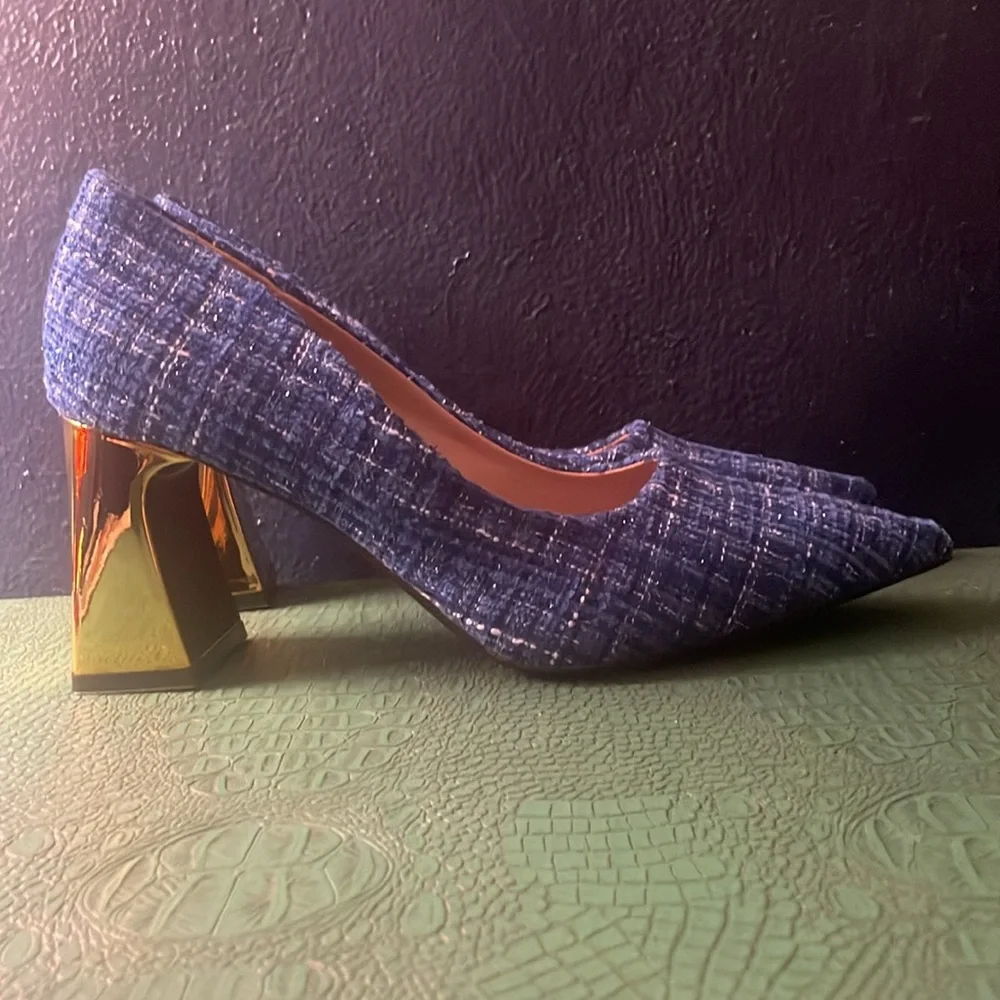 Blue tweed pointed-toe pumps with chunky gold metallic heel - Picture 4 of 8